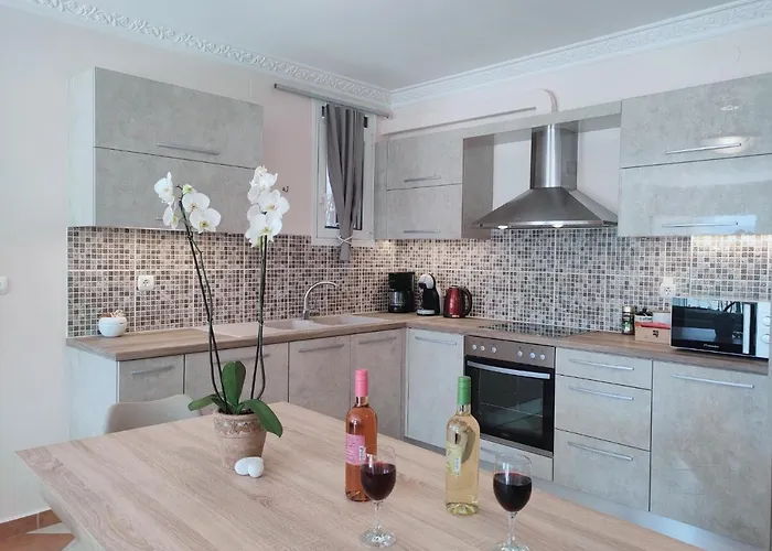 Blue Lagoon Luxury G2 *